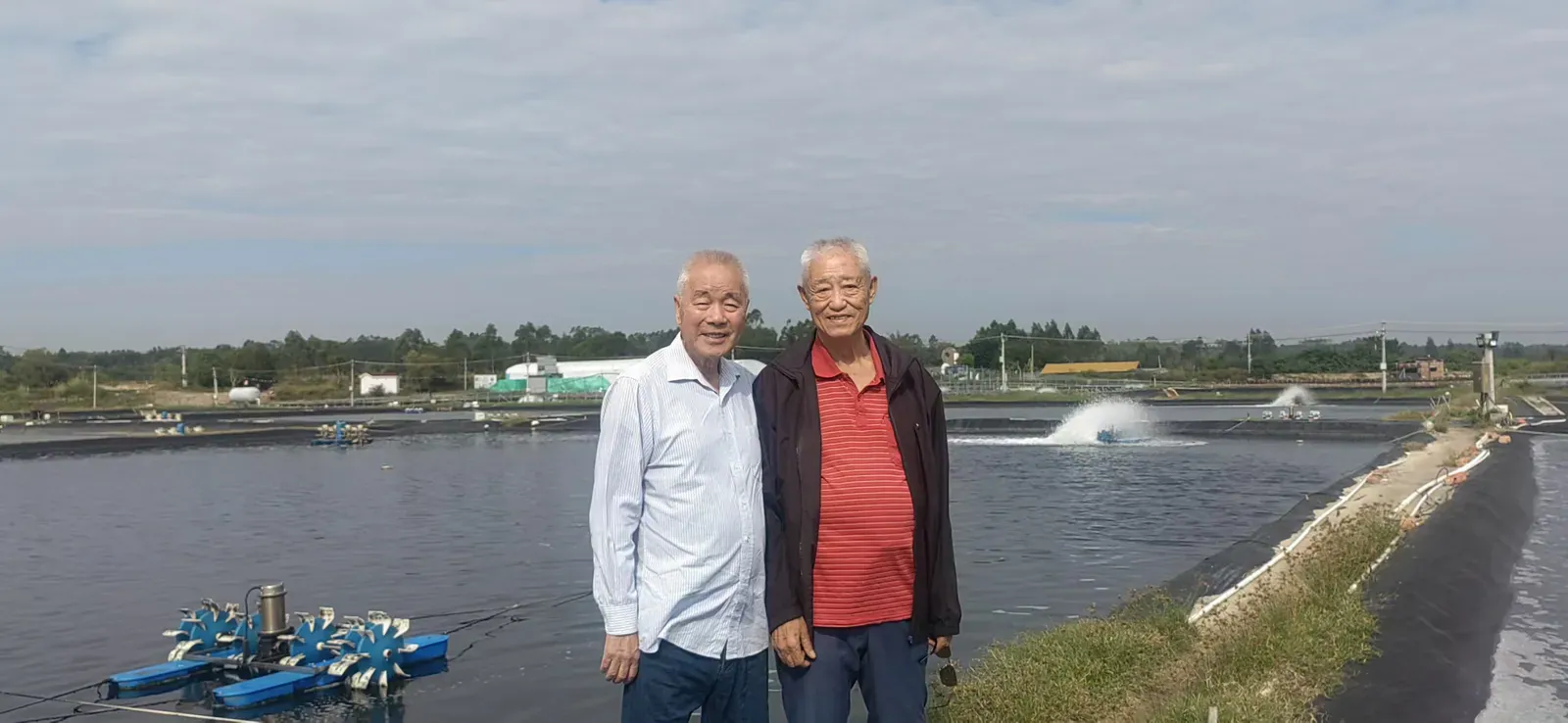 11月19日，潘董事长和李部长在北海攀宝基地，视察各版块养殖现况,攀宝即将推出有关沸石与壳聚糖养殖的高精尖技术，创新领先。值得期待