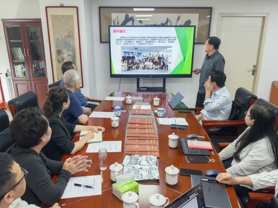 国家奶牛产业技术体系首席科学家李胜利教授到访攀宝生物科技集团指导交流