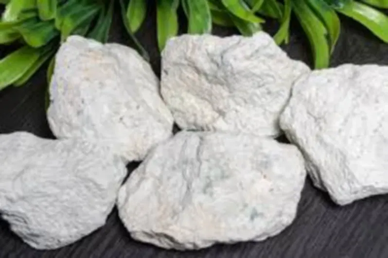 天然沸石:一场静默的革命,如何让工业“呼吸”更洁净?