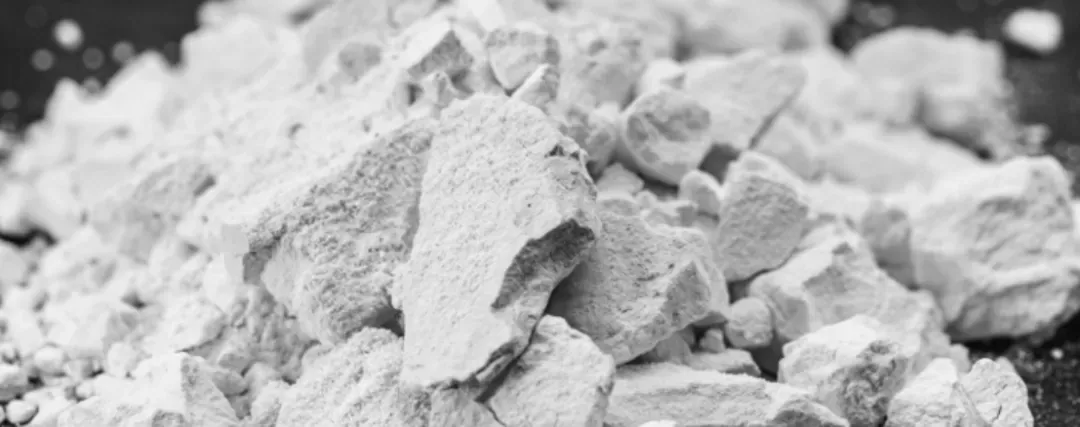 沸石冷却技术助力数据中心实现节能创新——纽约大学坦顿工程学院研究团队发现废热资源的新潜力
