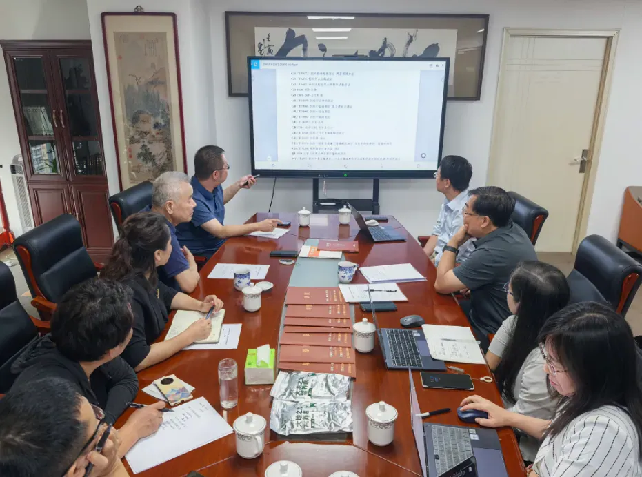 国家奶牛产业技术体系首席科学家李胜利教授到访攀宝生物科技集团指导交流